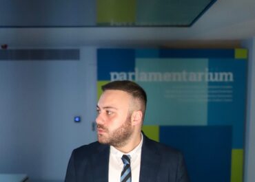 ბაჩო ხუროშვილი თსუ-ში გატარებულ სტუდენტობის წლებს დიდ და გენიალურ თავგადასავალს უწოდებს