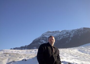 რატომ ფიგურირებს კემბრიჯში მომზადებულ ენციკლოპედიაში შეტანილ მის ბიოგრაფიაში ახალი წელი და 1 იანვარი?