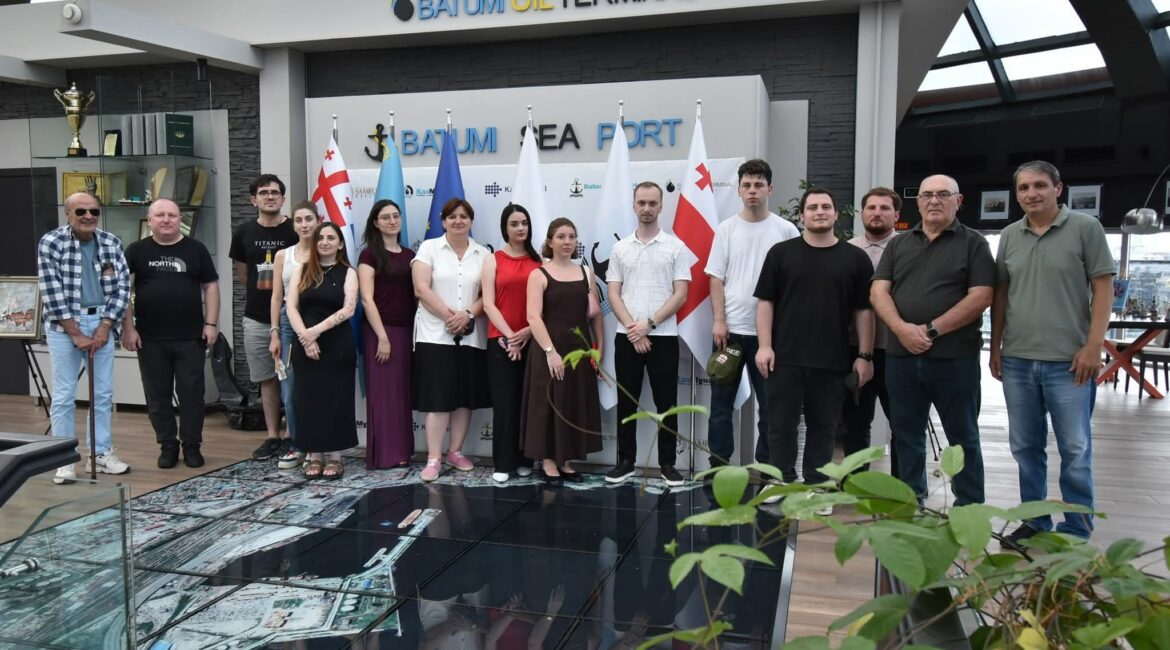 სტუდენტური კვლევა შავი ზღვის სანაპიროზე და თსუ-ს ლაბორატორიაში განახლებული ექსპერიმენტები